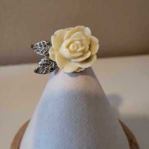 Banana Republic Ivory Rose and Rhinestone Ring Sz 7